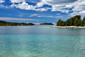 Lagana bura uz umjerenu naoblaku i neverine na sredini Jadrana