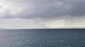 Jugo, ponegdje s kišom