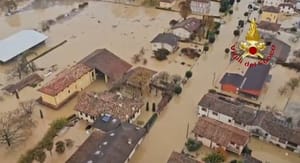 Strašne poplave u susjedstvu, ljudi spas traže na krovovima!