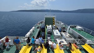 ELEKTRIČNI AUTOMOBILI NA TRAJEKTIMA Norveška zabranila prijevoz, Njemačka, Danska i Švedska traže poluprazne baterije - Evo kako je to riješeno kod nas!