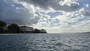 I nedjelja natprosječno topla, ali oblačnija, uz južinu, ponegdje i kišu