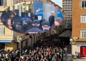 ANTIFAŠISTIČKI SKUP U RIJECI Na prosvjednike nasilnici  sakrivenih lica bacali petarde, policija samo gledala!