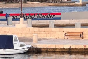 NA ZIDU LUKOBRANA U Supetru iscrtan mural u čast Jean-Michela Nicoliera