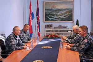 Pripadnik HRM-a u zapovjedništvu operacije EU