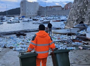 ZABRINJAVAJUĆE! Analiza natpisa i naljepnica otkriva otkud stižu ogromne količine otpada do Dubrovnika i juga Hrvatske