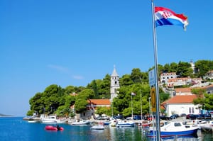 Ponedjeljak na Jadranu stabilan, većinom i razmjerno topao te pretežno sunčan