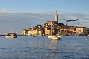 Većinom sunčan petak, uz još uvijek jaku buru