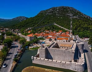 U Stonu se na pomorskom dobru bespravno gradi. Općina: "Znamo za problem, no DIRH ne reagira na naše prijave"