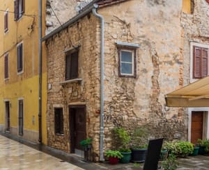 "RIBARSKA" Najstarija donedavno naseljena kuća u Puli opasno je mjesto