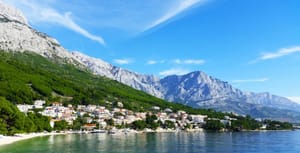 Obalni pojas u Tučepima trebao bi biti uređen do proljeća, a imat će i  - skulpturu posvećenu srdeli!