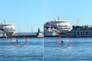 VIDEO Nonšalantno na SUP-u ispred trajekta uplovio u splitsku luku
