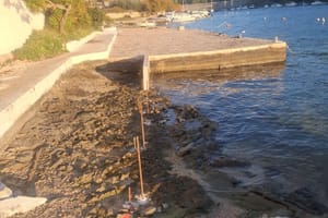 Mještani Žaborića prijavljuju devastaciju pod krinkom sanacije. Grad Šibenik odgovara: "Održavamo pomorsko dobro, a sve smo eventualne prijepore s građanima riješili"