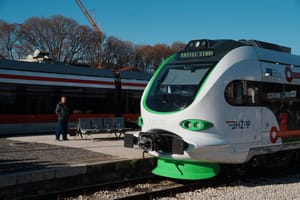 ZELENO SAMO ZELENO Na relaciji Split - Kaštel Stari  - Split prometuje prvi baterijski vlak