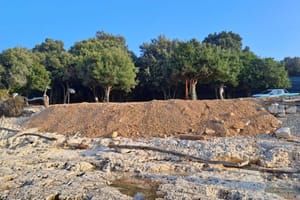 Nasipavali obalu u Rovinju nedozvoljenim materijalom