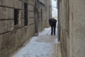 Prve pahulje na Cresu: "Riva i brodice u zimskoj priči"