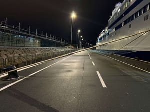 Putnik upozorava: "Teško uočljivim konopom preko ceste, ugrožavaju se vozači i pješaci u splitskoj luci!"