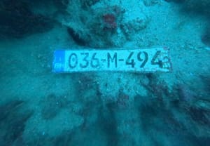 Bosancu i Hercegovcu ispala registracijska pločica na dnu mora - Ronilac: "Ako je tko traži, evo gdje je..."