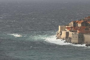 DUBROVNIK Nađeno tijelo muškarca kojeg su valovi povukli u more