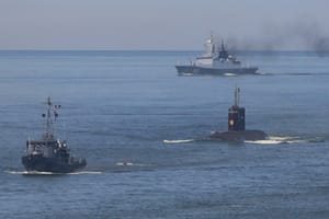 Amerikanci se pokušavaju ukrcati na tanker koji prati ruska podmornica