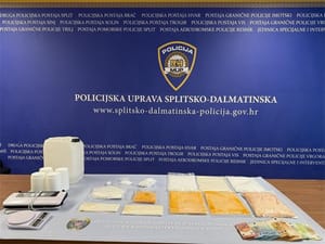 Splitska policija zaplijenila drogu vrijednu preko 200 tisuća eura, osumnjičeni predan u pritvor!