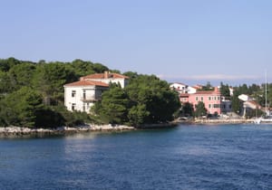 Policija ga zaustavila na Molatu bez vozačke i osobne, s krivim tablicama i samostrelom!