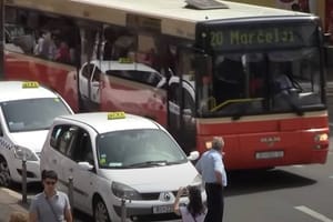 Pijan u Rijeci ukrao autobus, vozio se centrom pa se zabio u automobil
