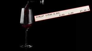 Splitski bar i usred zime maržu na vinu diže za više od 400% - Gost: "Čak i za Split ovo je previše!"