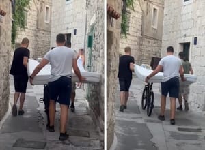 VIDEO Pogledajte kako izgleda 'ispraćaj madraca' u Dalmaciji: "Oličenje dalmatinske muke i teške rabote"