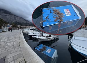 Kemijski WC u makarskoj luci zaronio kao podmornica