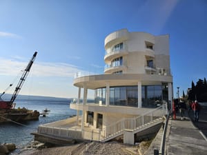 Hotel "uronio" u more i zatvorio pomorsko dobro između Selca i Crikvenice