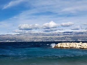 FOTO/VIDEO Kad bura „pomete” otok, u Supetru raščisti i nebo i misli!