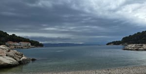 Subota uglavnom bez oborine i razmjerno hladna, bura slabi