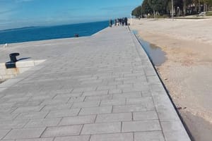 Jugo "ukralo", komunalci vratili: "Na zadarsku rivu postavljen novi materijal"