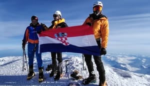 Humanitarac i visokogorac Ranko Dragičević u Supetru predstavio knjigu i film o usponu na Denali