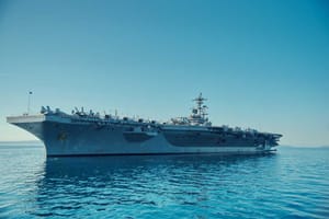 SUMNJA NA SABOTAŽU Američka mornarica istražuje požar na nosaču USS Gerald R. Ford - Je li posada namjerno onesposobila brod jer ne želi rat s Iranom?