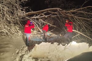 HGSS tijekom noći uspješno spasio obitelj zametenu u snijegu