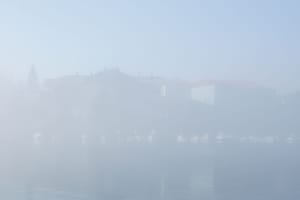 Oblačno uz mjestimičnu maglu, vidljivost ponegdje i manja od 200 metara!