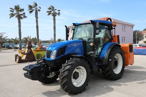 Na Vir stigao traktor s kosilicom, a uskoro će i dva kamiona za odvoz otpada!