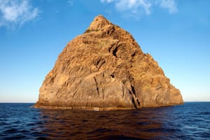 EKSKLUZIVNO Talijanski investitori kupili Jabuku: Otočna vulkanska stijena postaje ekskluzivni beach bar!