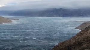 I dalje olujna bura s orkanskim udarima, more ponegdje 5!