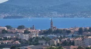 Petak većinom suh i topliji, još lokalno olujni udari vjetra