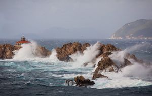 Olujni udari juga na Jadranu, u prekidu neke brodske i katamaranske linije, izdan narančasti meteoalarm