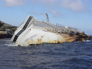 Costa Cruises mora isplatiti gotovo 100 tisuća eura odštete putniku s Coste Concordie