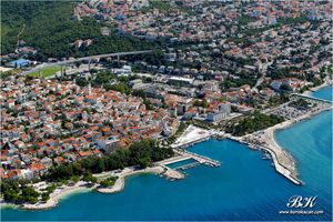 U središtu Selca i Crikvenice instalirani prvi vanjski defibrilatori