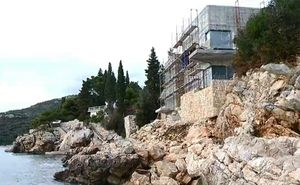 Bahati investitor uništio pomorsko dobro pa nakon kazne nastavio graditi