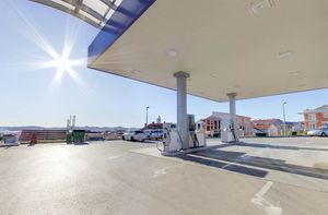 BENZIN JEFTINIJI, DIZEL SKUPLJI Objavljene nove cijene goriva