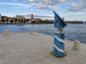 Fotostup na splitskoj rivi nagrizla korozija i ne radi