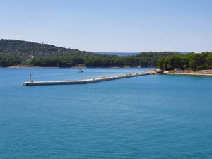 Radovi na dogradnji zapadnog dijela luke Cres nastavljaju se nakon turističke sezone