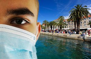 Policija u Splitu prekinula više okupljanja, a jedan muškarac sjeo pijan u auto i pokušao pobjeći