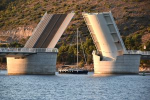 VIDEO Rijetki prizori propuštanja plovila podizanjem novog mosta za Čiovo